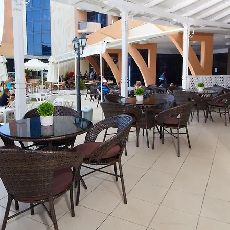 Fiesta M & Marlin מלון