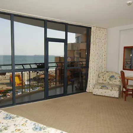 Fiesta M & Marlin מלון